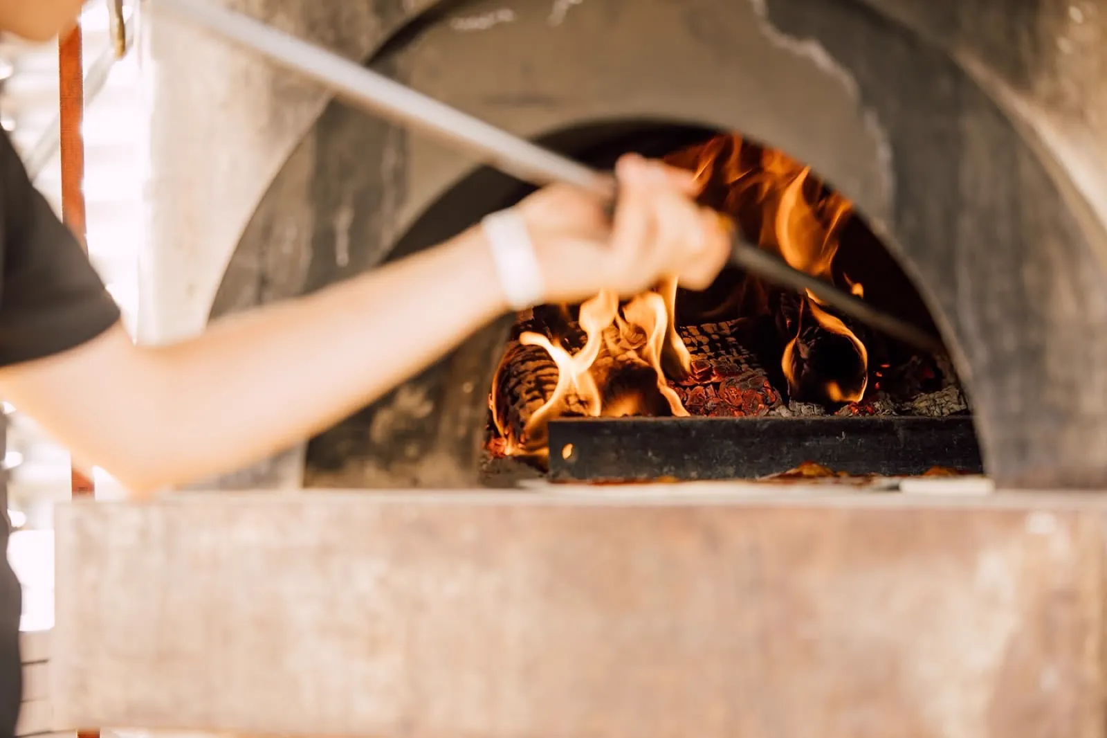 Pizza catering met mobiele houtoven op locatie in Delft